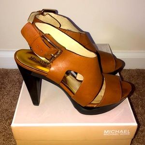 Michael Kors Luggage Colored Carlas